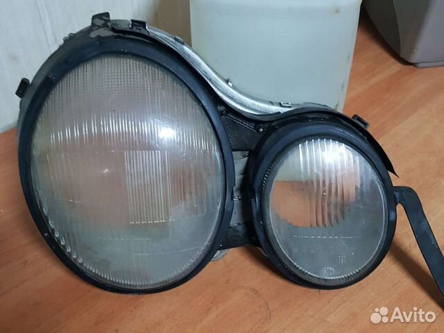 Стекло правой фары мерседес Е210