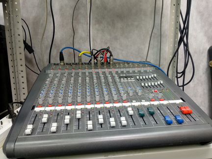 Активный микшер Динакорд с колонками