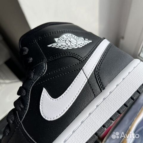 Air Jordan 1 Mid Black / White Retro high og