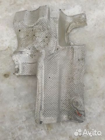 Защитный экран глушителя правый на Mercedes