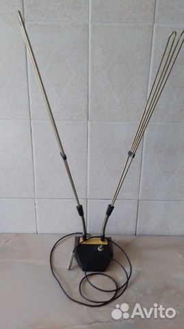 Антенна телевизионная комнатная