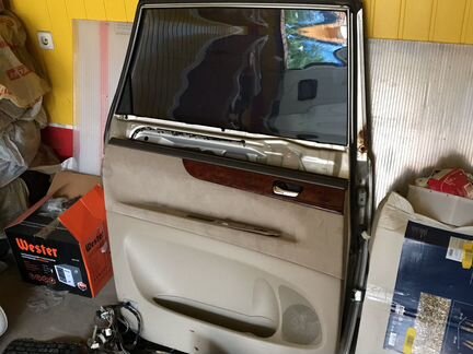 Левая задняя дверь для Toyota ipsum