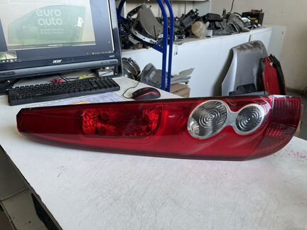 Фонарь задний левый Ford Fiesta MK5 5 дверей