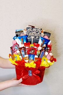 Сладкий подарок из шоколада и зефира