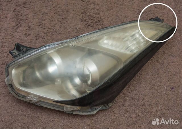 Фара левая Toyota Wisch