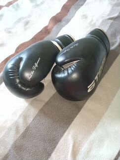 Боксерские перчатки
