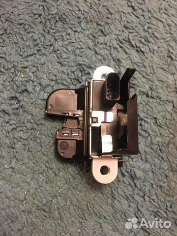 Замок задней крышки багажника VW Golf Mk5,Mk6