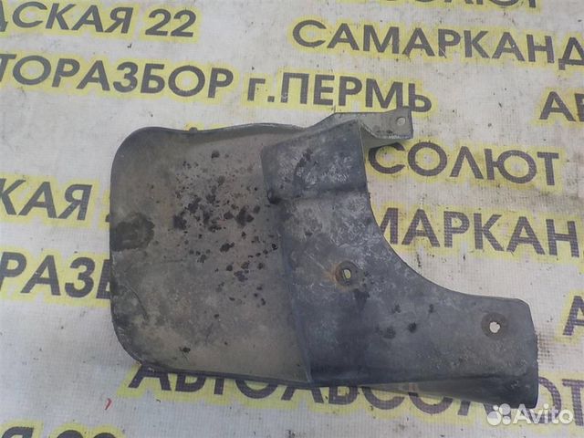 Брызговик передний левый Mitsubishi L200 (KB) 200