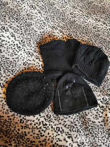 Две шапки и шарф - за все 50