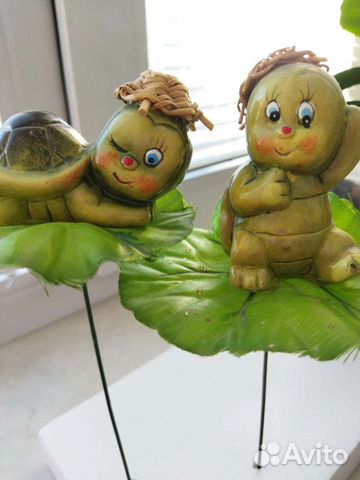 Фигурки черепашек на стержнях