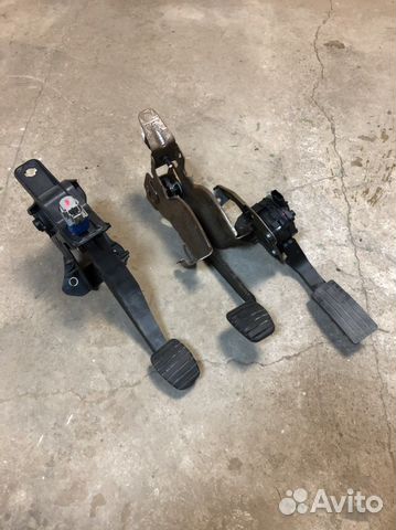 Педаль тормоза Рено Сандеро 2 Логан 2 Каптюр