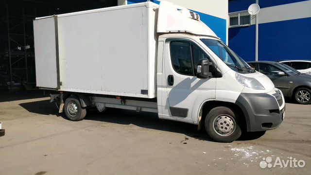 Водитель на своем грузовом авто 16куб