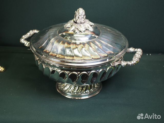 Антикварное металлическое блюдо с крышкой. Европа