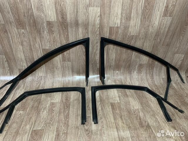 Дверной уплотнитель w463