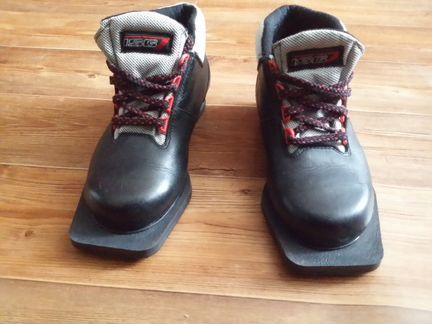Ботинки лыжные