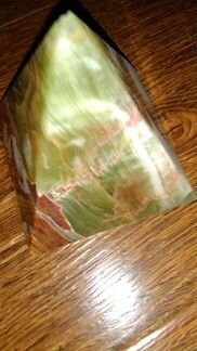 Пирамида из оникса