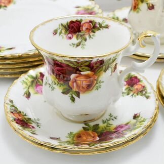 Английский фарфор пара Royal Albert Old roses