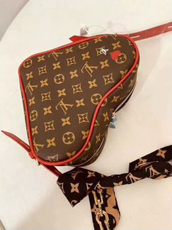 Милая сумка-сердечко Louis Vuitton из эко кожи нов