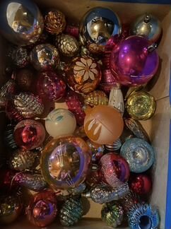 Коробка старинных елочных игрушек