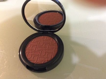 Glossip milano румяна и тени