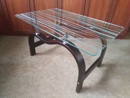 Журнальный стол со стеклом