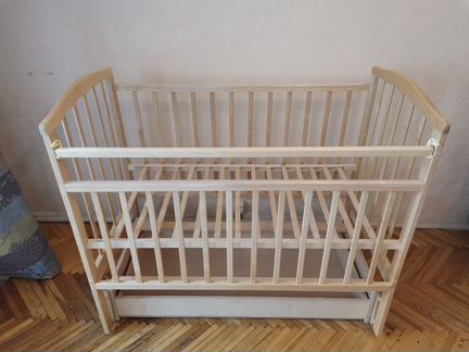 Детская кроватка, продольный маятник