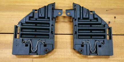 Кронштейн крепления фары L+R Land Rover Discovery