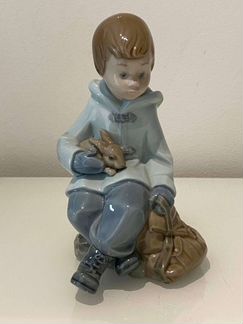 Фарфоровая статуэтка 