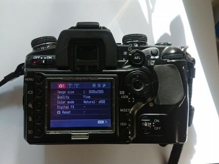 Зеркальный фотоаппарат