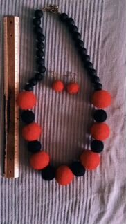 Набор из колье и серёжек. Ручная работа