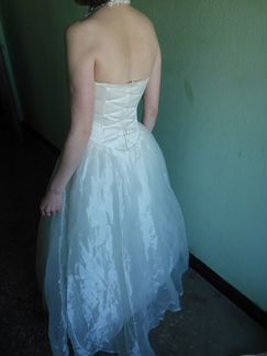 Свадебное платье кремового цвета