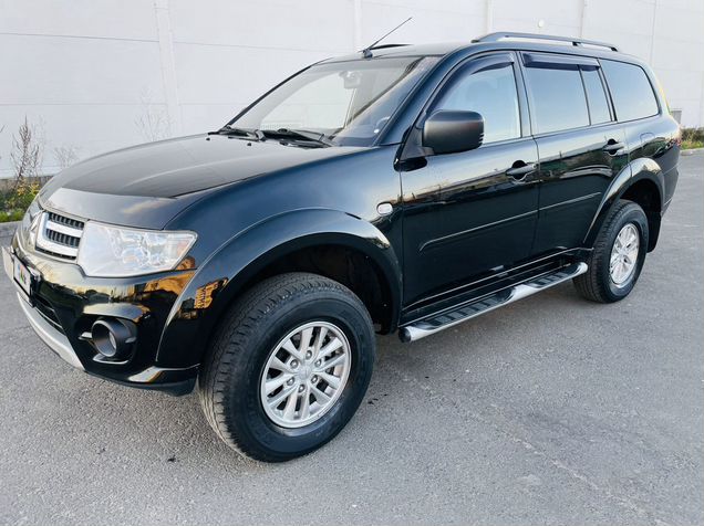 Митсубиси паджеро спорт механика. Мицубиси Паджеро спорт 2014 черный. Лобовое стекло Toyota Hilux 2013. Toyota Hilux MK 6. Тойота Хайлюкс 2012г.