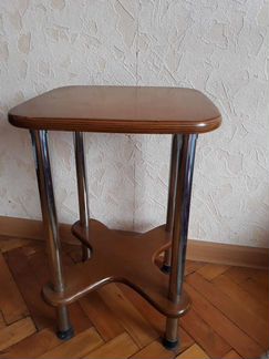 Тумбочка под цветы