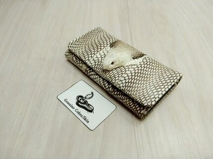 Кошелек женский из кожи кобры с ее головой