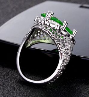 Серебряное кольцо с зеленым топазом