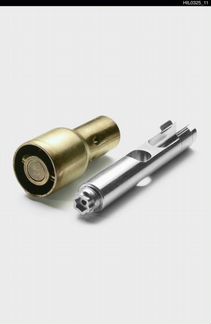 На Hilux (2011) Болт для запасного колеса