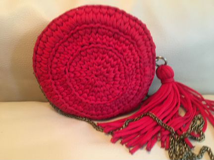 Круглая сумка из шнурка