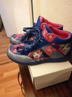 Продаю кроссовки для девочек