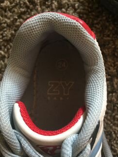 Кроссовки детские размер 24