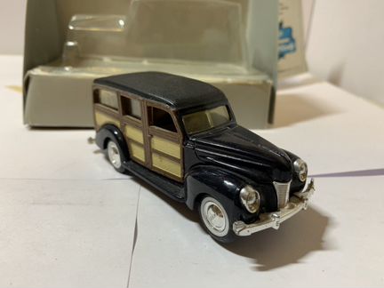 Ertl Ford Woody 1940 / Vintage Vehicles / 1:43