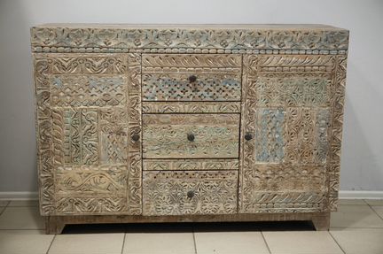 Комод резной. Сервант деревянный