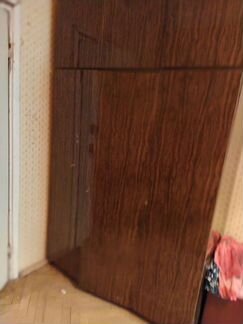 Шкаф трехстворчатый полированный