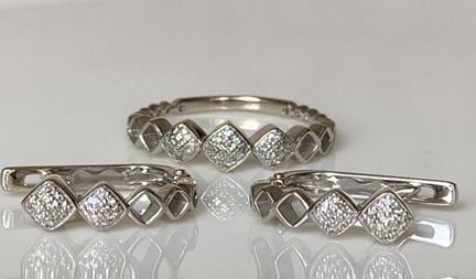 Комплект из белого золота с бриллиантами