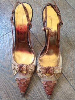 Босоножки золотые Twice