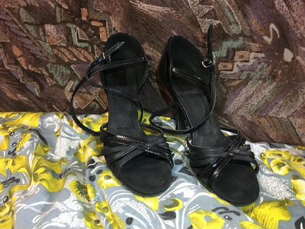 Чёрные босоножки 38 размера