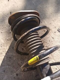 Амортизатор передний правый Тойота Королла 150