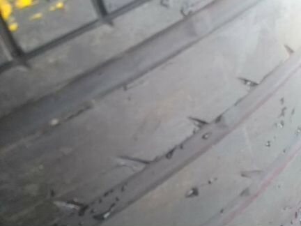 295/35R21
