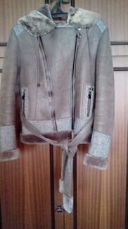 Продаю короткую искусственную курточку-дубленку