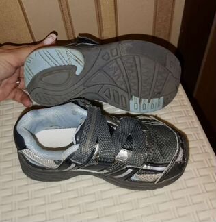 Кроссовки детские