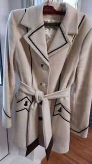Пальто молочного цвета